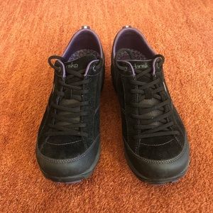 Dansko women’s walking shoe